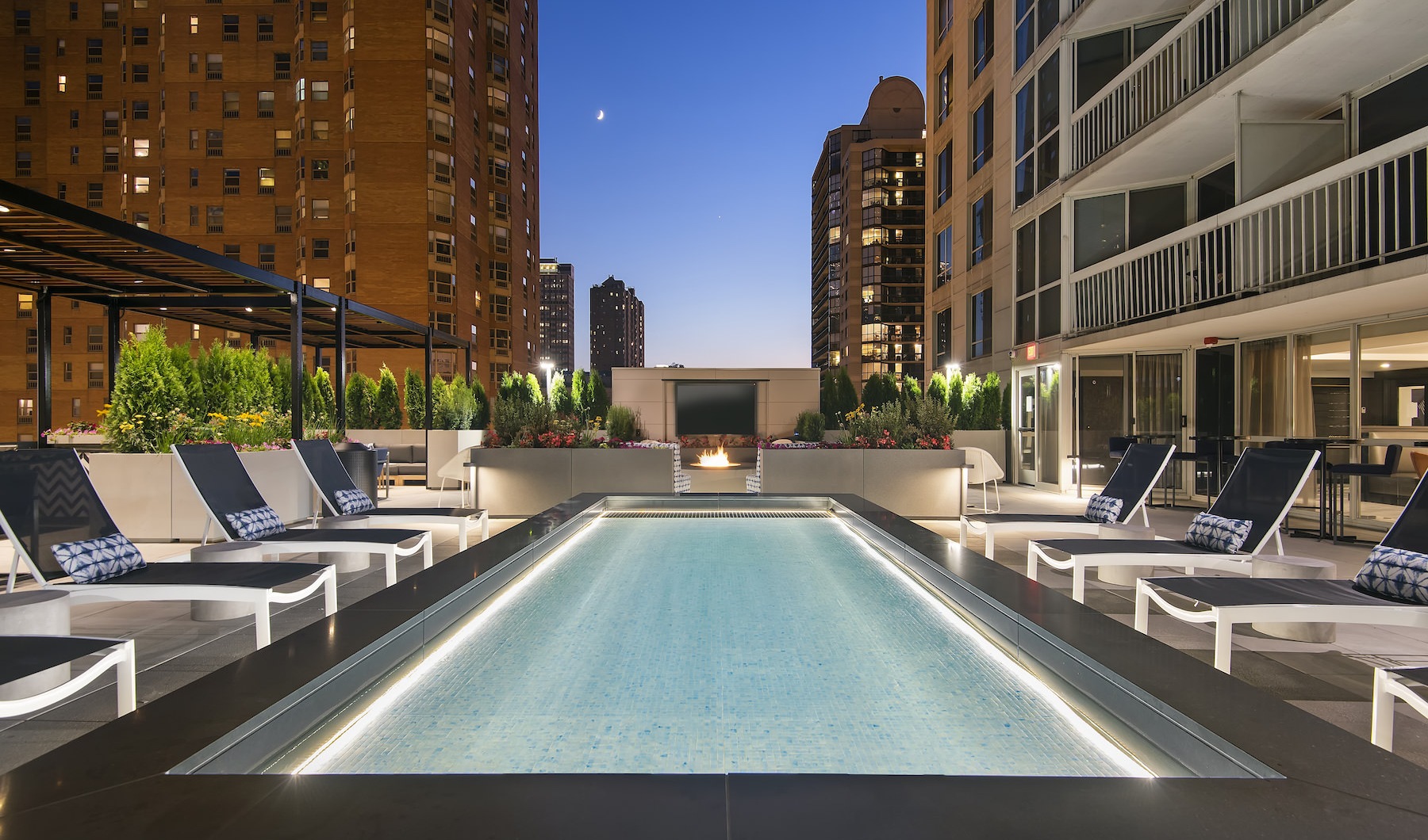 Luxury Apartments Gold Coast Chicago One East Delaware